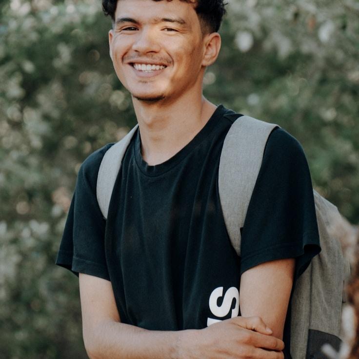 Ravi Kapoor, Head of Client Partnerships, discussing corporate gifting strategy with business clients